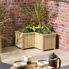Signature Heritage Corner Planter